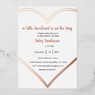 Invitación Con Relieve Metalizado Un pequeño amor está en camino a la invitación, al
