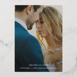 Invitación Con Relieve Metalizado Un Personalizado simple y elegante salva la fecha 