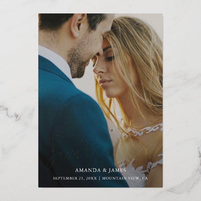 Invitación Con Relieve Metalizado Un Personalizado simple y elegante salva la fecha  (Anverso)