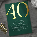 Invitación Con Relieve Metalizado Verde Esmeralda y oro | Elegante cumpleaños número<br><div class="desc">Estilo moderno 40 invitaciones de cumpleaños con el título "40" texto en Relieve metalizado metálico real. Los detalles del evento están impresos en blanco mate. El oro acentúa en verde esmeralda.</div>