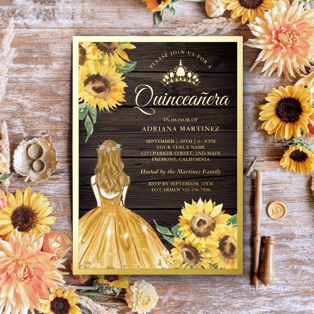 Invitación Con Relieve Metalizado Vestido amarillo girasoles madera de grano Quincea (Subido por el creador)