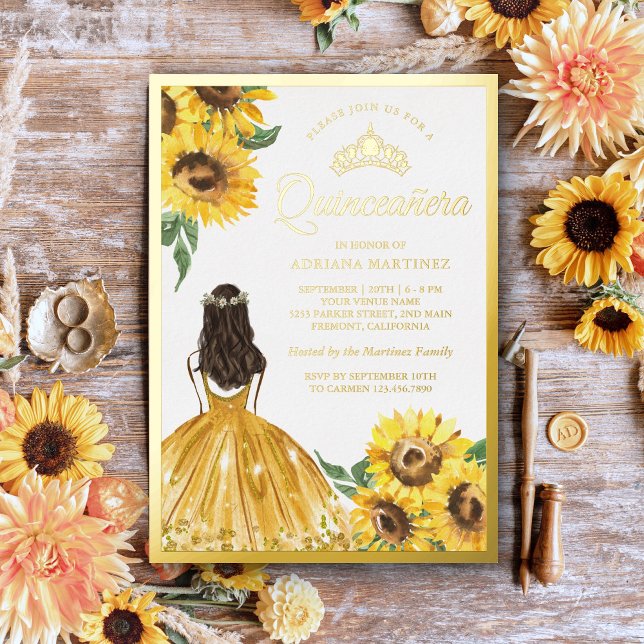 Invitación Con Relieve Metalizado Vestido floral amarillo girasoles Quinceanera oro (Subido por el creador)