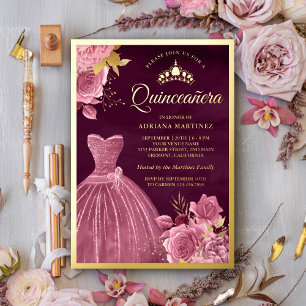 Invitación Con Relieve Metalizado Vestido Floral Rosa Polvoriento Quinceañera Ciruel