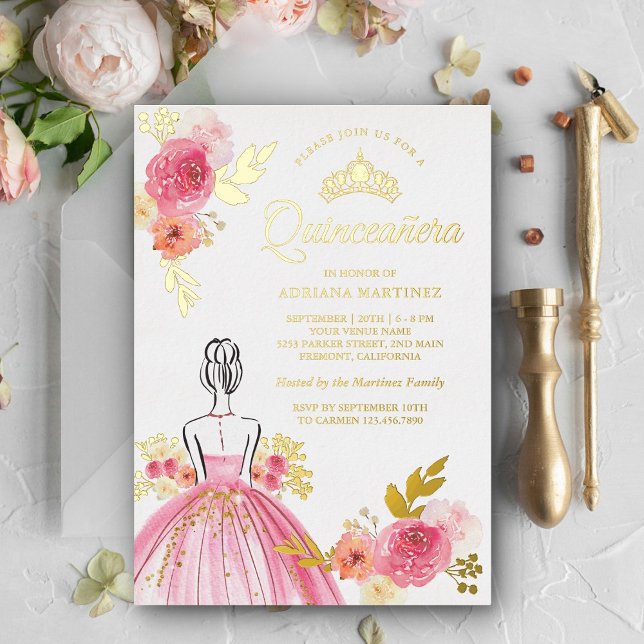 Invitación Con Relieve Metalizado Vestido floral rosa Princesa Quinceanera Gold (Subido por el creador)