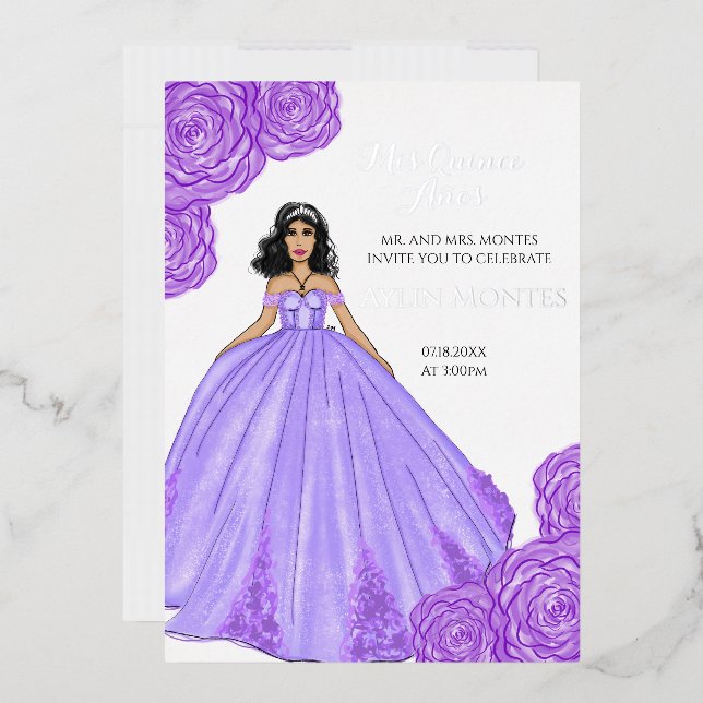 Invitación Con Relieve Metalizado Vestido y flores de quinceañera morado (Sobre)