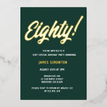 Invitación Con Relieve Metalizado Vintage Golden Script 80th Birthday Party<br><div class="desc">Hacerlo un evento verdaderamente especial cuando utilice invitaciones de Relieve metalizado de oro. En este funda, Ochenta está escrito en un gran tipo de letra en negrita y acentuado con un punto de exclamación. El nombre del destinatario del cumpleaños también se agrega en Relieve metalizado dorado. El resto del texto...</div>