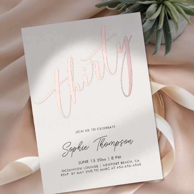Invitación Con Relieve Metalizado White Rose Gold Modern Minimalist 30th Birthday (30th birthday invite for women white rose gold modern minimalist typography calligraphy)