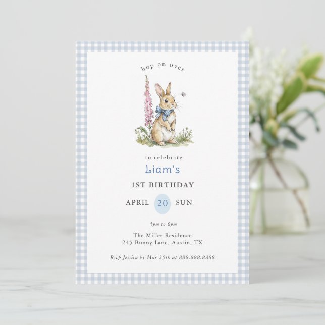 Invitación Conejo acuarela azul Gingham niño Cumpleaños 1  (Anverso de pie)