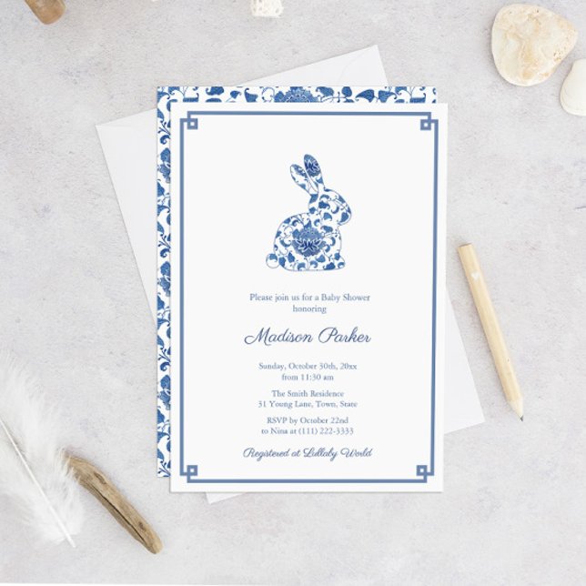 Invitación Conejo Chinoiserie Moda Baby Shower Azul Y Blanco (Bunny Rabbit Blue And White Chinoiserie Pattern Baby Shower Invitation)
