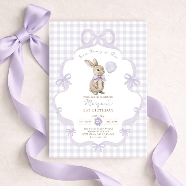 Invitación Conejo de Gingham con Lazo Morado Cumpleaños 1 (Subido por el creador)