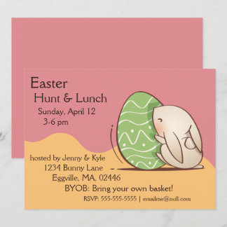 Invitación Conejo lindo empujando Huevo verde de Pascua