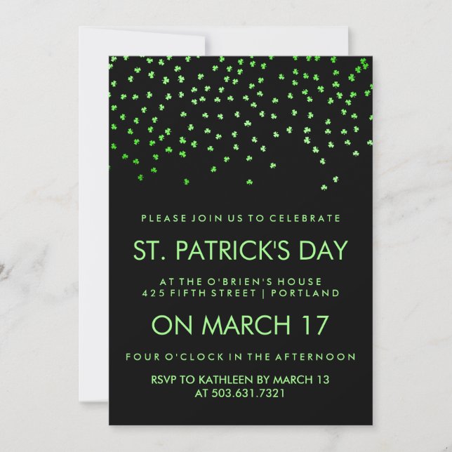 Invitación Confetti verde Shamrock en Black St Patrick's Day (Anverso)