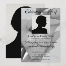 Invitación conmemorativa de flor gris