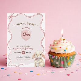 Invitación Coqueta de lazo rosa Algún conejito Cumpleaños núm