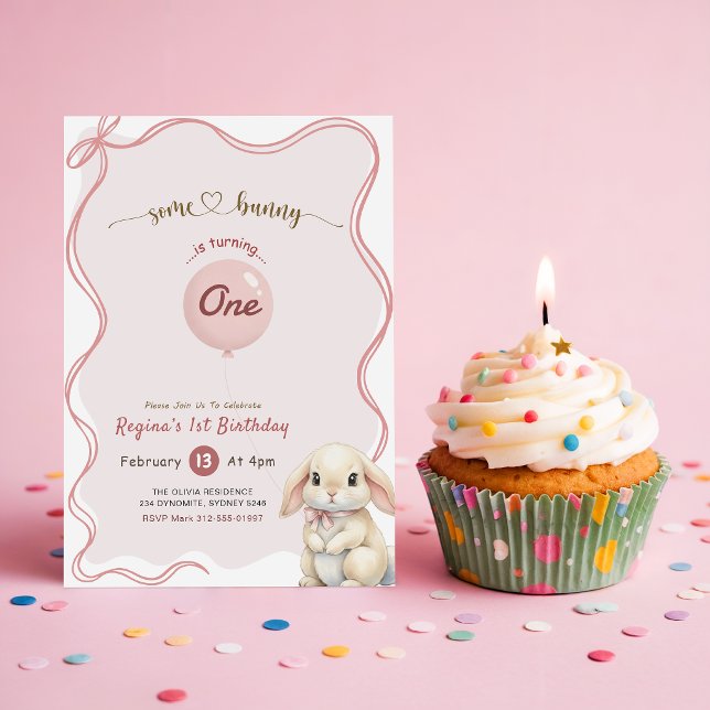 Invitación Coqueta de lazo rosa Algún conejito Cumpleaños núm (Subido por el creador)