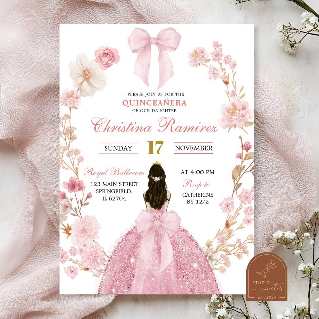 Invitación Coqueta rosa Bow Princess floral Quinceanera (Subido por el creador)