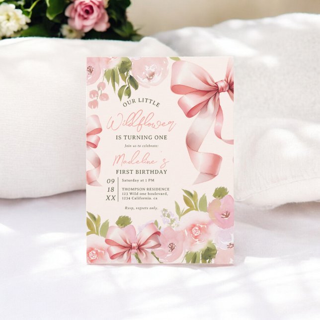 Invitación Coquette Pink Bow & Pastel Floral Primer cumpleaño (Coquette Pink Bow & Pastel Floral First Birthday Invitation)