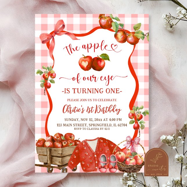 Invitación Coquette Red Plaid Bow Apple primer cumpleaños (Subido por el creador)