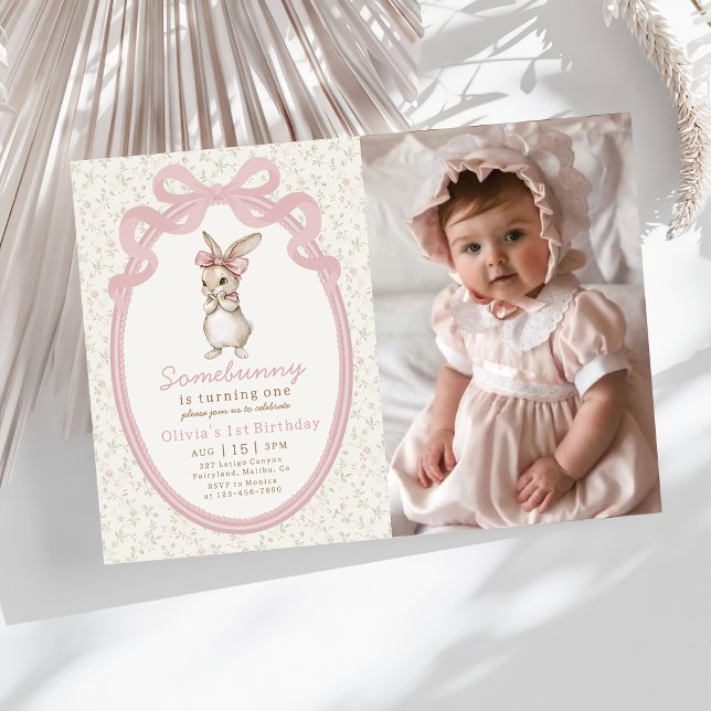 Invitación Coquette Some Bunny 1st Birthday Photo Invitation (Subido por el creador)