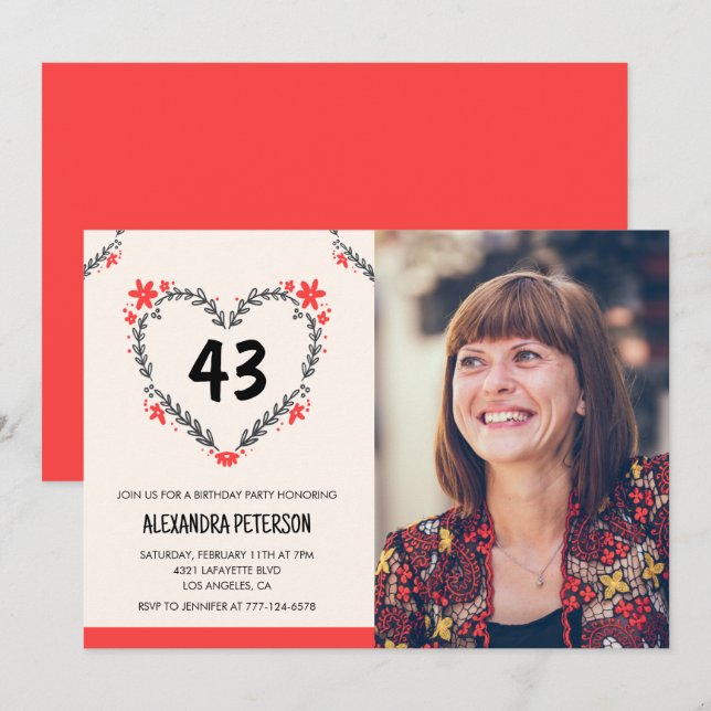 Invitación Corazón floral rojo elegante para su cumpleaños 43 (Anverso / Reverso)