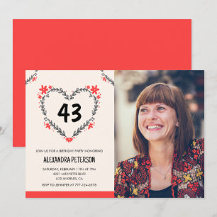 Invitación Corazón floral rojo elegante para su cumpleaños 43