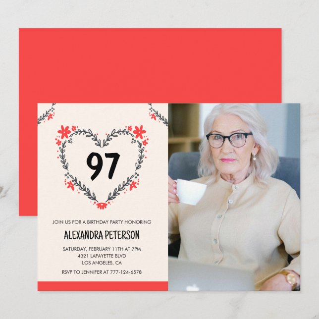 Invitación Corazón floral rojo elegante para su cumpleaños nú (Anverso / Reverso)