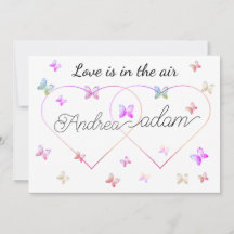 corazón moderno de mariposas voladoras