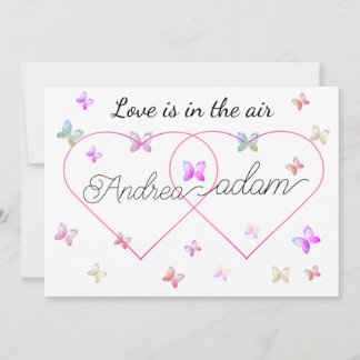 Invitación corazón moderno de mariposas voladoras