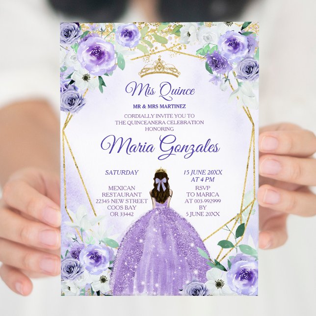 Invitación Corona de oro y flores púrpuras Quinceañera (Subido por el creador)