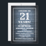 Invitación Country Blue Wood Sorpresa 21ª cena de cumpleaños<br><div class="desc">Invitación a una cena de 21 años de la fiesta de la noche de madera rústica.</div>