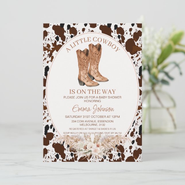 Invitación Cowboy, Piel de vaca de Boho Floral, bots Baby Sho (Anverso de pie)