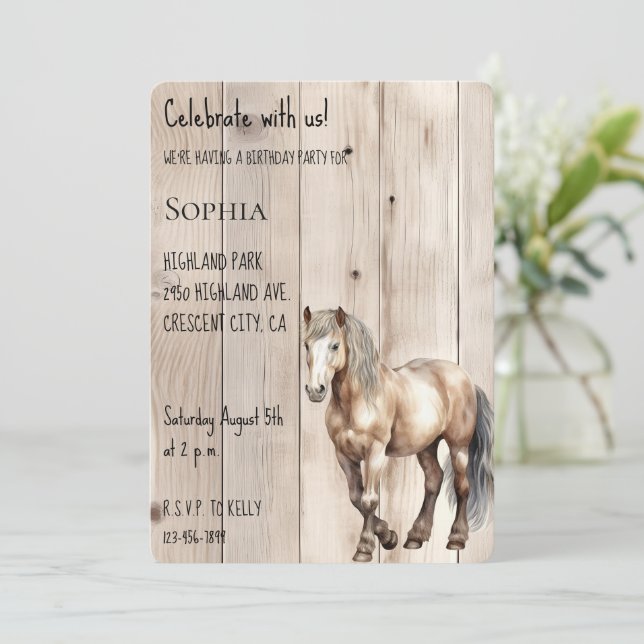 Invitación Cowgirl Occidental Cowboy Horse Faux Wood Birday (Anverso de pie)