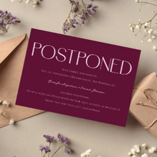 Invitación Cranberry de actualización de Boda postponeado min