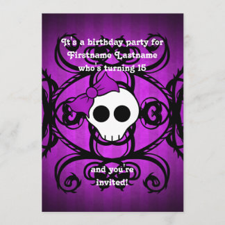 Invitación Cráneo gótico lindo morado y negro 5 x 7 cumpleaño