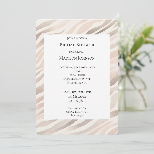Invitación Crema rosa cebra animal Imprimir ducha de novia (Anverso de pie)