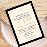 Invitación Crema simple y barata de Boda con negro<br><div class="desc">Estas encantadoras y sencillas invitaciones a la boda presentan un fondo crema cubierto de negro. Su monograma, los nombres y la recepción que debe seguir aparecen en letras de cobre y el resto de su invitación aparece en letras negras. El diseño es elegante clásica a un precio asequible, una combinación...</div>