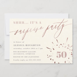 Invitación Crema y Rosa Fiesta de sorpresas con guión dorado