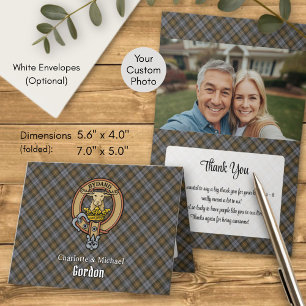 Invitación Crest de Clan Gordon sobre Tartán Desgastado