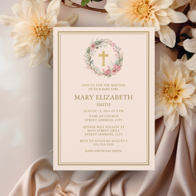 Invitación Cruz de oro elegante con flores rosadas Bautizo de (Elegant floral wreath and cross baptism invitation)