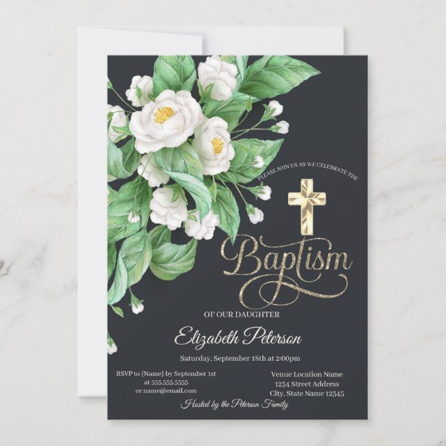 Invitación Cruz de oro elegante Flores blancas Bautizo (Anverso)