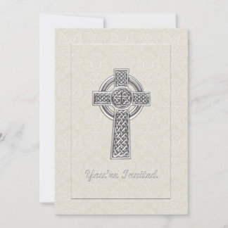 Invitación Cruz de plata en damasco de marfil.