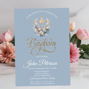 Invitación Cruz floral elegante bautizo azul polvoriento