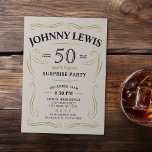 Invitación Cualquier Edad Sorpresa con tema Whiskey 50 cumple<br><div class="desc">Inspirada en la clásica etiqueta de whisky, esta invitación de cumpleaños para adultos, de color beige negro y oro a la perfección, es excelente para 30, 40, 50, 60, 70, 80, 90 o cualquier otra fiesta de cumpleaños, fiesta sorpresa o cualquier otra ocasión. Personalizado con su propio texto e información...</div>