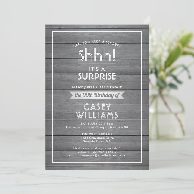 Invitación Cualquier Edad Sorpresa Cumpleaños Gray Faux Wood  (Anverso de pie)