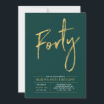 Invitación Cuarenta | Fiesta de cumpleaños número 40 moderna<br><div class="desc">Celebra tu día especial con esta sencilla y elegante invitación de cumpleaños número 40. Este diseño presenta un elegante "Cuarenta" con escritura a pincel con una distribución limpia en la combinación de colores de verde esmeralda y dorado. Más diseños y suministros para fiestas están disponibles en mi tienda BaraBomDesign.</div>