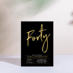 Invitación Cuarenta | Oro moderno y negro 40 Fiesta de cumple<br><div class="desc">Celebra tu día especial con esta sencilla y elegante invitación a la fiesta de cumpleaños número 40. Este diseño presenta un guión de pincel de moda "Cuarenta" con un diseño limpio en combinación color negro y oro. Hay más diseños y suministros de fiesta disponibles en mi tienda BaraBomDesign.</div>