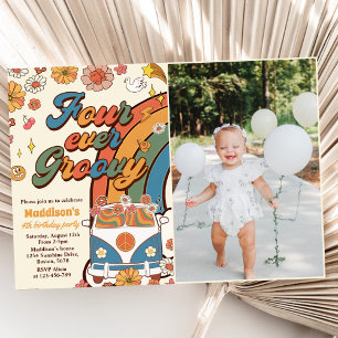 Invitación Cuatro arcoiris retro de siempre Groovy foto de cu