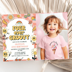 Invitación Cuatro cumpleaños de Groovy Retro Van Pink
