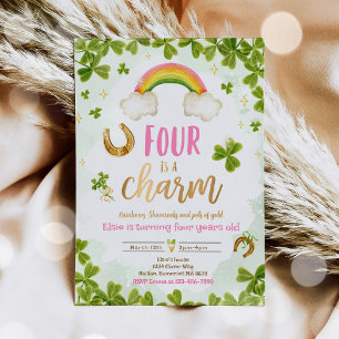 Invitación Cuatro es un encanto para el cuarto Fiesta de cump