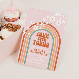 Invitación Cuatro siempre joven margarita arcoíris cumpleaños